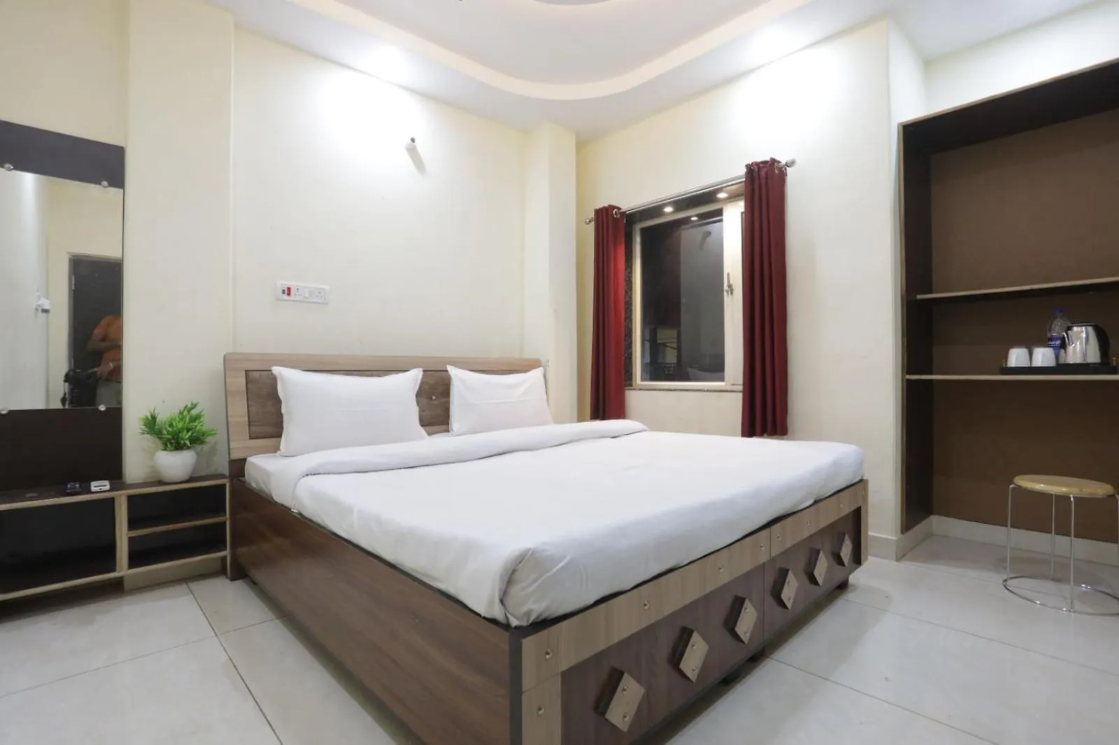 Hotel Kashi ! Residency ! Near Kashi Vishwanath Temple - Luxury Air Conditioned Rooms With Free Wi-Fi Facility Varanasi